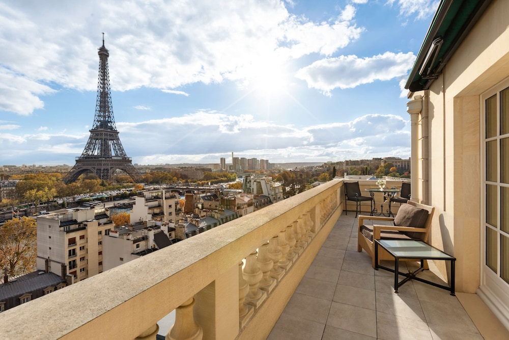 Suite, 1 cama de matrimonio grande (La Suite Gustave Eiffel) del hotel Shangri-La, Paris. Foto 6