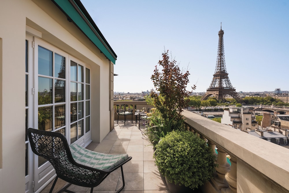 Suite, 1 cama de matrimonio grande (La Suite Gustave Eiffel) del hotel Shangri-La, Paris. Foto 8