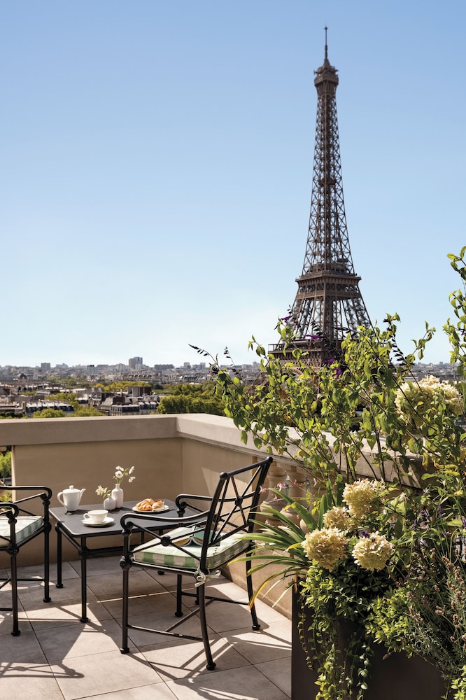 Suite, 1 cama de matrimonio grande (La Suite Gustave Eiffel) del hotel Shangri-La, Paris. Foto 9