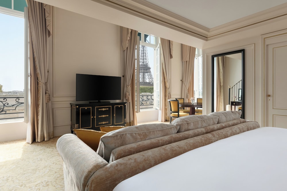 Dúplex, 1 cama de matrimonio grande, vistas a la ciudad (Suite) del hotel Shangri-La, Paris. Foto 1