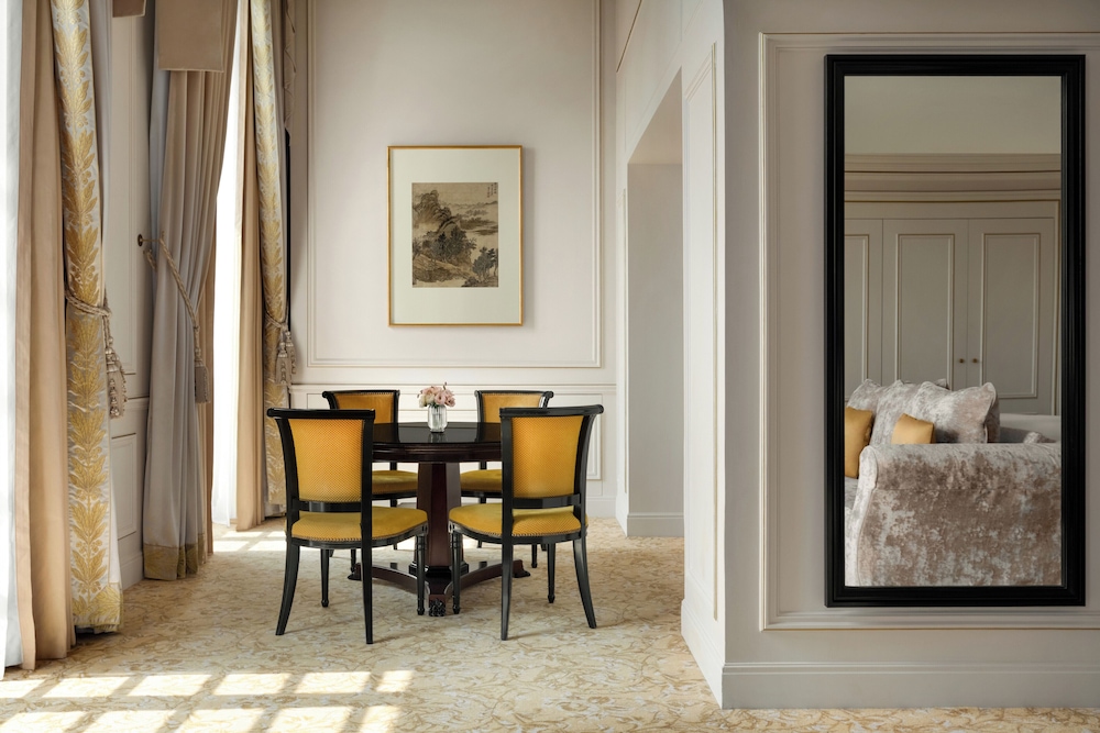 Dúplex, 1 cama de matrimonio grande, vistas a la ciudad (Suite) del hotel Shangri-La, Paris. Foto 3