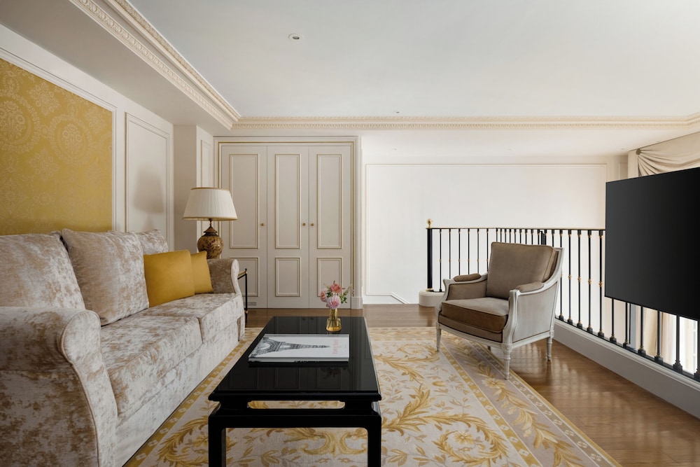 Dúplex, 1 cama de matrimonio grande, vistas a la ciudad (Suite) del hotel Shangri-La, Paris. Foto 4