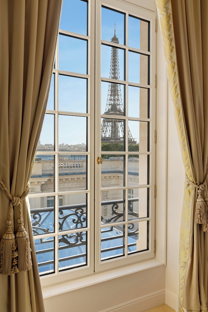 Dúplex, 1 cama de matrimonio grande, vistas a la ciudad (Suite) del hotel Shangri-La, Paris. Foto 5