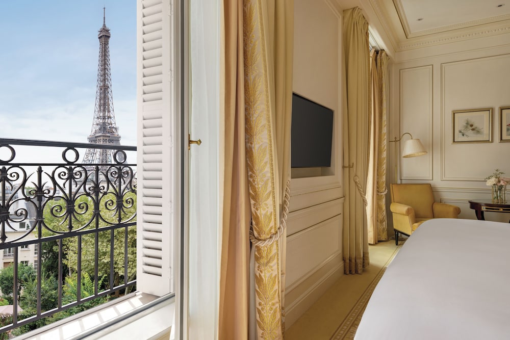 Suite junior, 1 cama de matrimonio grande (Paris View) del hotel Shangri-La, Paris. Foto 4