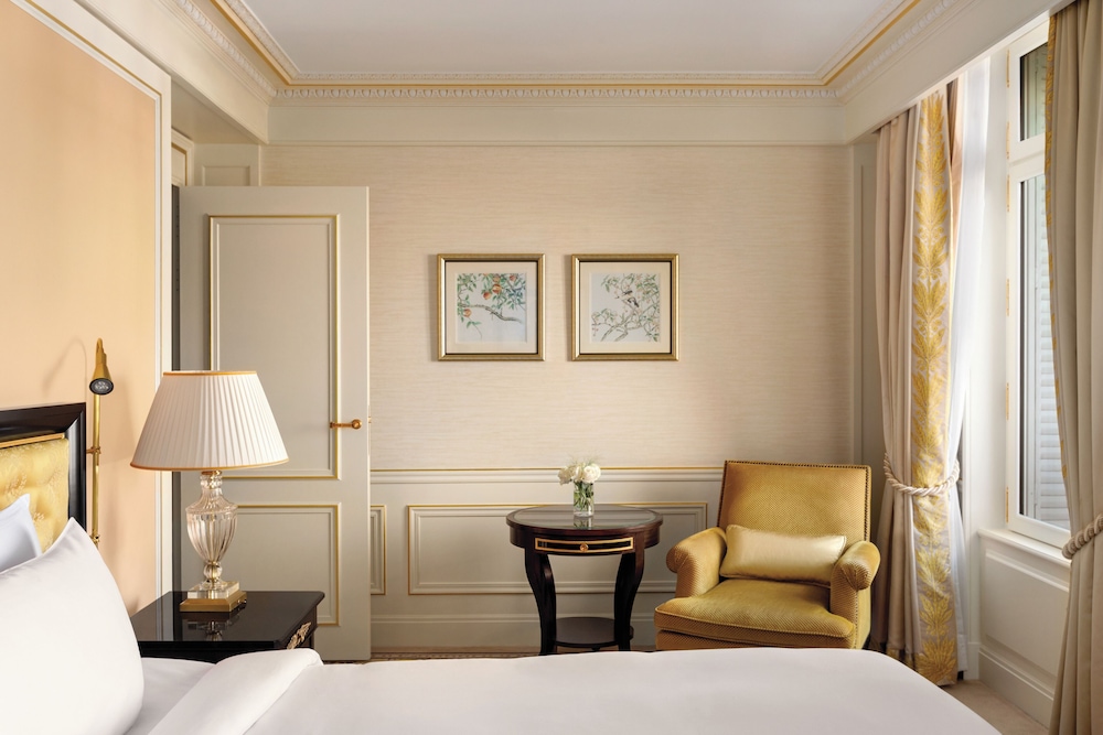 Suite junior, 1 cama de matrimonio grande del hotel Shangri-La, Paris. Foto 1