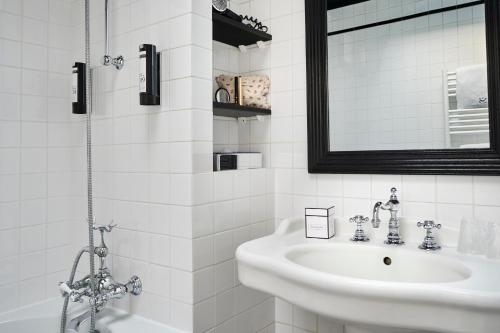 Habitación de lujo del hotel Sainte-beuve. Foto 1
