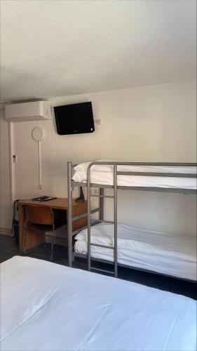 Habitación Cuádruple con 1 cama doble y 2 literas del hotel Primo Colmar Centre. Foto 1