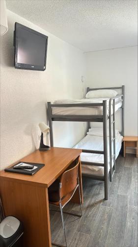 Habitación Cuádruple con 1 cama doble y 2 literas del hotel Primo Colmar Centre. Foto 2