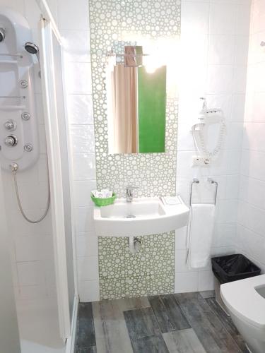 Habitación Doble del hotel Y Apartamentos Doña Lola. Foto 7