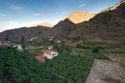 Suite Deluxe con vistas a la montaña y a la piscina del hotel Los Telares. Foto 10