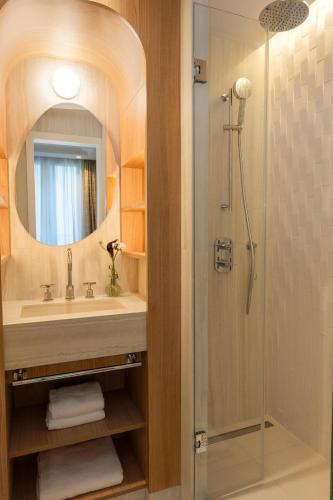 Habitación Doble Estándar del hotel Madison Hotel. Foto 5