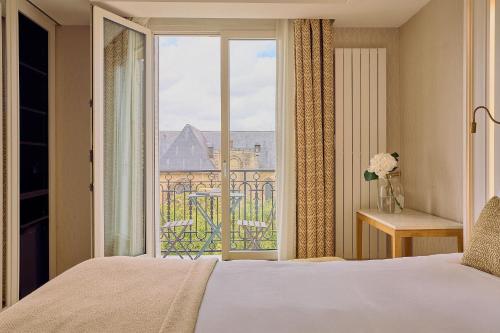 Habitación Privilege con vistas a la iglesia de Saint - Germain - des - Prés del hotel Madison Hotel. Foto 4