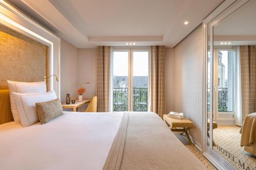Habitación Superior con vistas a la iglesia de Saint - Germain - des - Prés del hotel Madison Hotel. Foto 1