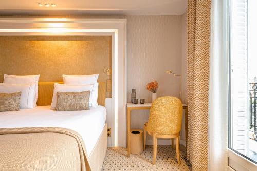 Habitación Superior con vistas a la iglesia de Saint - Germain - des - Prés del hotel Madison Hotel. Foto 2