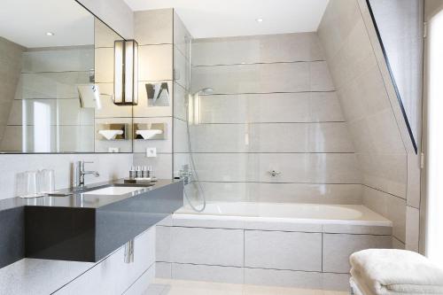 Suite Deluxe con balcón del hotel Balmoral. Foto 4