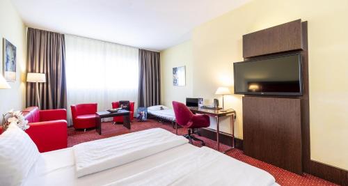 Habitación Triple Confort del hotel PLAZA Premium Salzburg. Foto 11