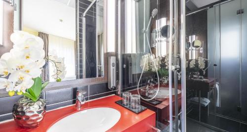 Habitación Triple Confort del hotel PLAZA Premium Salzburg. Foto 12