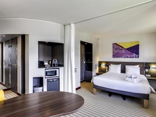Suite Executive con sofá cama del hotel Novotel Suites Paris Montreuil Vincennes. Foto 5