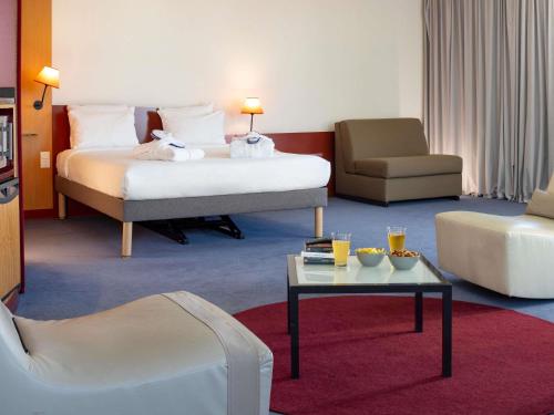 Suite Executive con cama supletoria - Cama grande del hotel Novotel Suites Marseille Centre Euromed. Foto 1