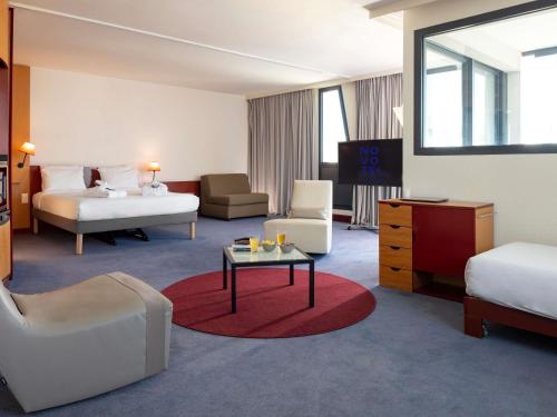 Suite Executive con cama supletoria - Cama grande del hotel Novotel Suites Marseille Centre Euromed. Foto 3