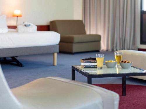 Suite Executive con cama supletoria - Cama grande del hotel Novotel Suites Marseille Centre Euromed. Foto 5