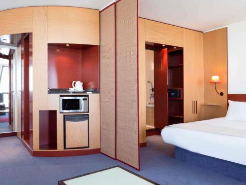Suite Superior (1 cama doble y 1 cama individual) del hotel Novotel Suites Marseille Centre Euromed. Foto 4