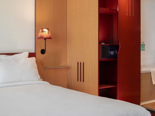 Suite Superior (1 cama doble y 1 cama individual) del hotel Novotel Suites Marseille Centre Euromed. Foto 5