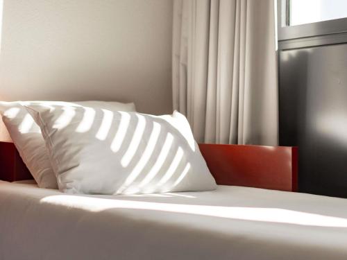 Suite Superior (1 cama doble y 1 cama individual) del hotel Novotel Suites Marseille Centre Euromed. Foto 6