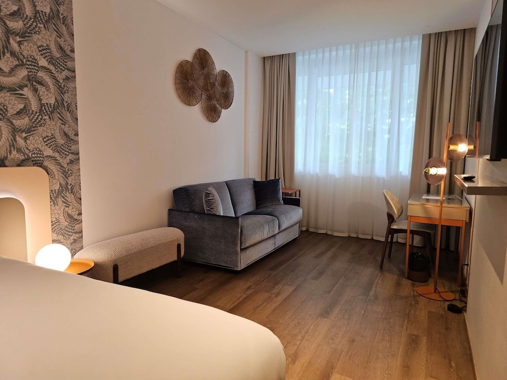 Habitación Standard con 1 cama doble y 1 sofá cama del hotel Adagio Geneve Mont Blanc. Foto 3