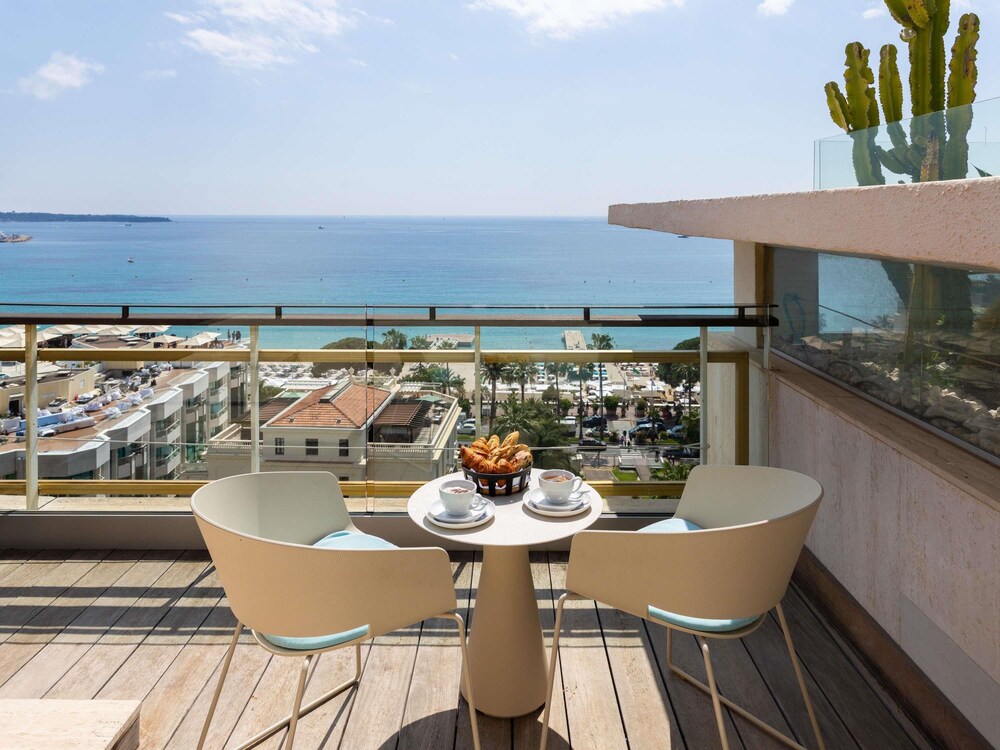 PANORAMIC TERRACE del hotel Mondrian Cannes. Foto 8