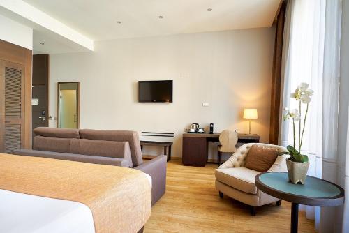 Habitación Doble con cama supletoria del hotel Eurostars Patios De Córdoba. Foto 3