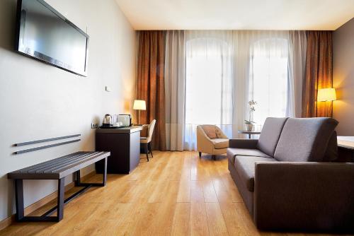 Habitación Doble con cama supletoria del hotel Eurostars Patios De Córdoba. Foto 4
