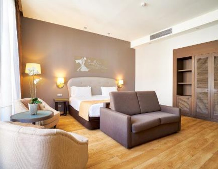 Habitación Doble con Cama supletoria del hotel Eurostars Patios De Córdoba. Foto 2