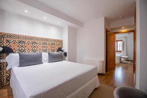 Habitación Triple del hotel Soho Boutique Atalia. Foto 6