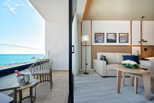 Suite Junior con vistas al mar del hotel H10 Costa Mogán. Foto 6