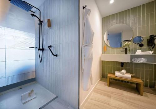 Junior suite Balcón o Terraza Con Vistas Sofá Cama incluido 2 Camas individuales del hotel H10 Costa Mogán. Foto 2