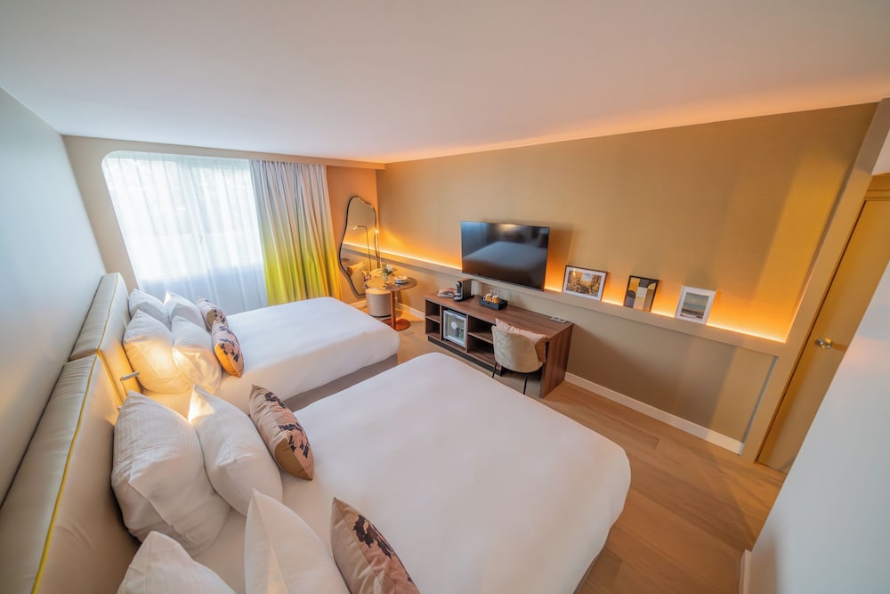 Habitación familiar superior con 2 camas dobles del hotel Pullman Toulouse Airport. Foto 6