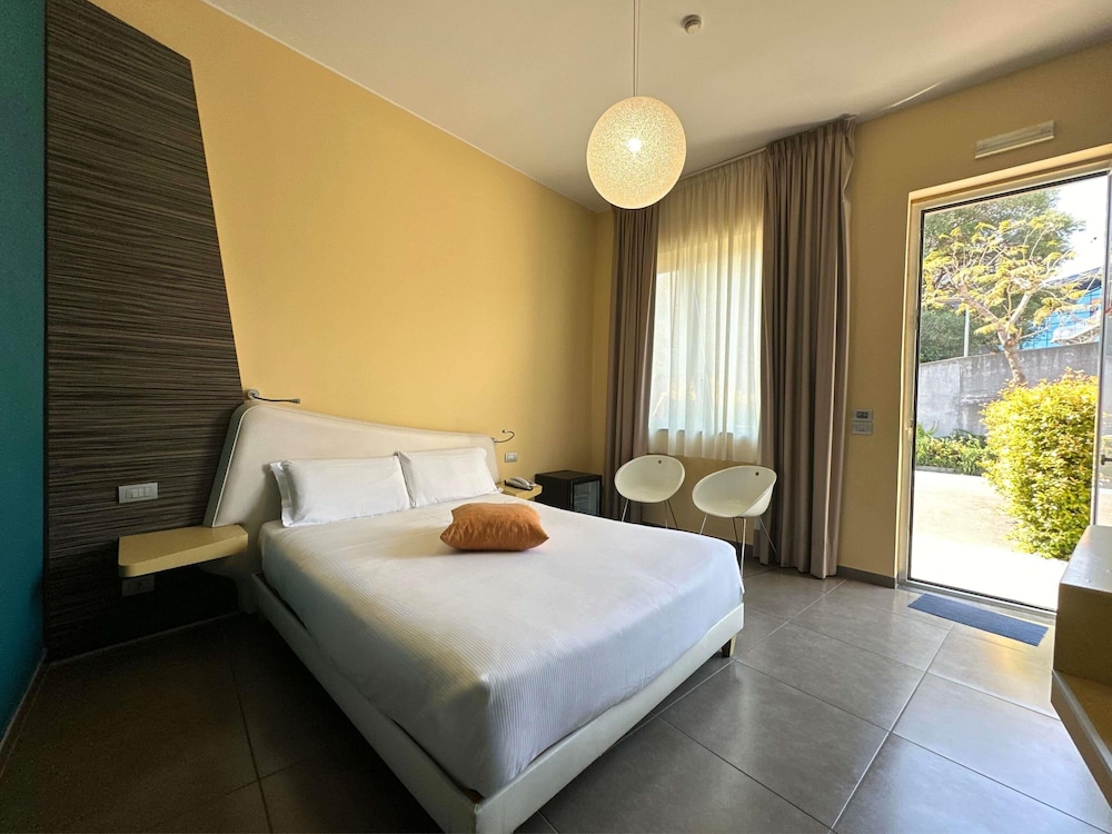 Habitación Clásica con 1 Cama Queen, Vistas a la Montaña del hotel Ibis Styles Catania Acireale. Foto 5
