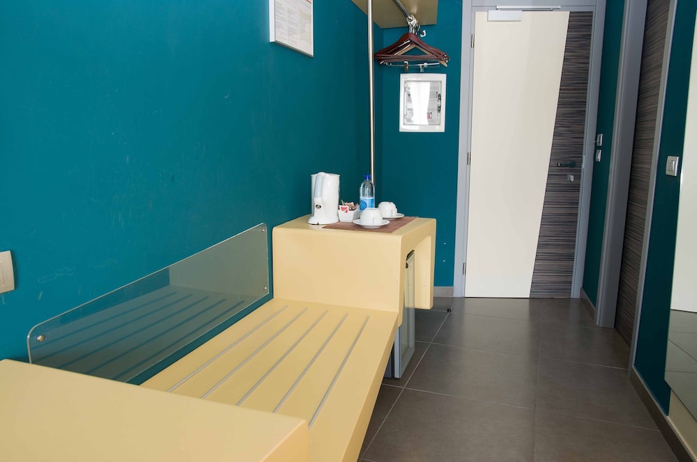 Habitación Superior con 1 cama king size, zona de jardín del hotel Ibis Styles Catania Acireale