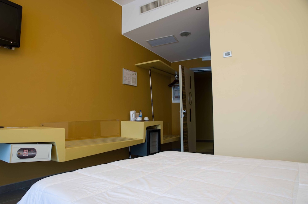 Habitación Superior con 1 cama king size, zona de jardín del hotel Ibis Styles Catania Acireale. Foto 2
