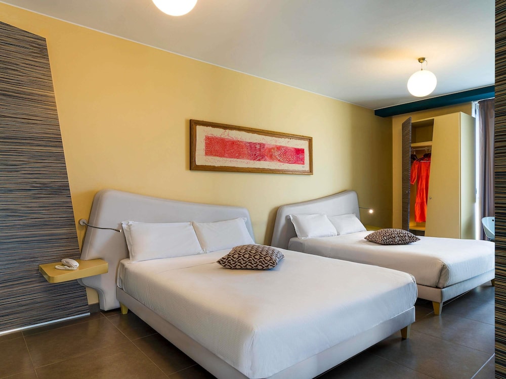 Suite Deluxe con 2 camas dobles del hotel Ibis Styles Catania Acireale. Foto 3
