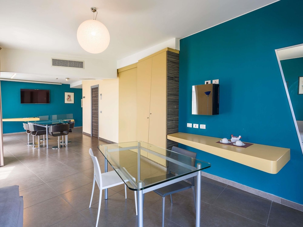 Suite Deluxe con 2 camas dobles del hotel Ibis Styles Catania Acireale. Foto 4