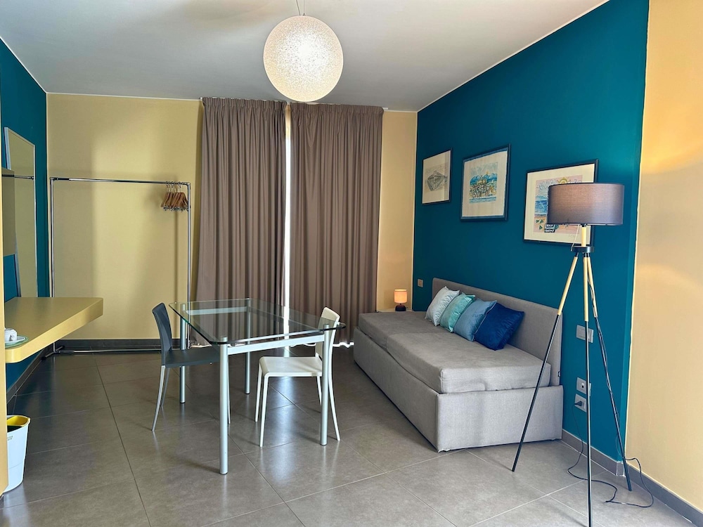 Suite Deluxe con 2 camas dobles del hotel Ibis Styles Catania Acireale. Foto 5