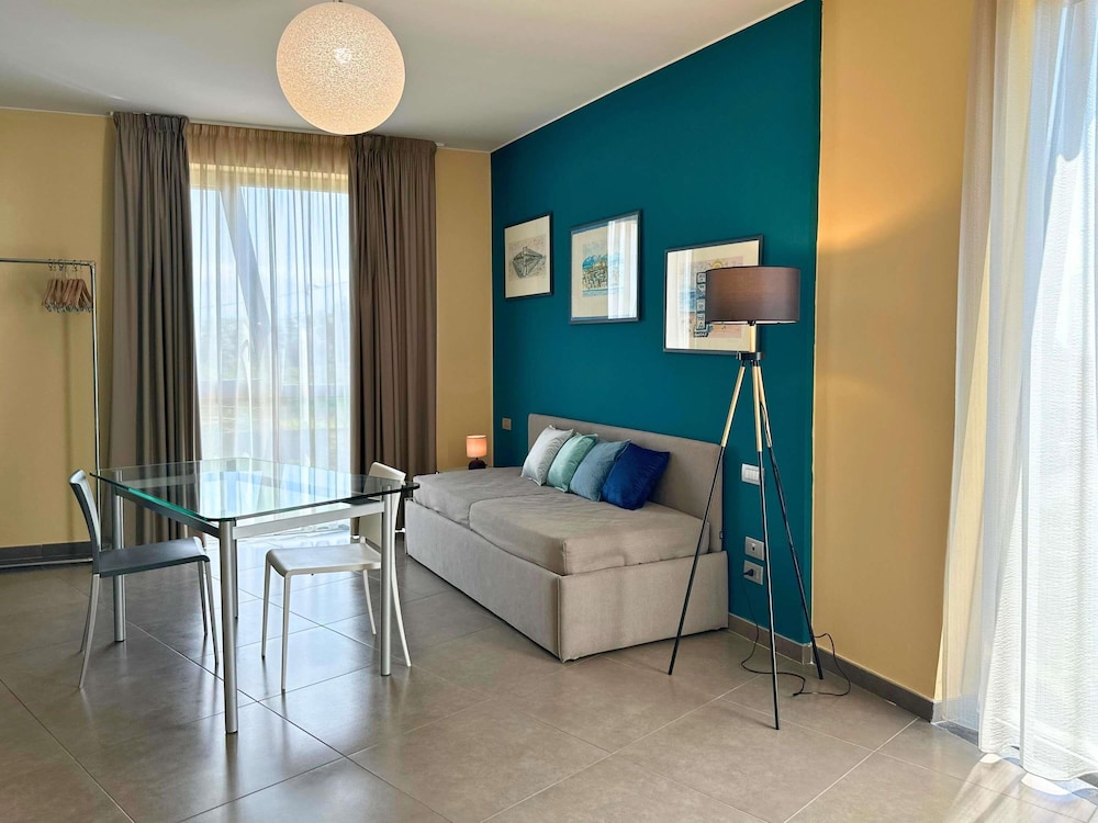 Suite Deluxe con 2 camas dobles del hotel Ibis Styles Catania Acireale. Foto 6