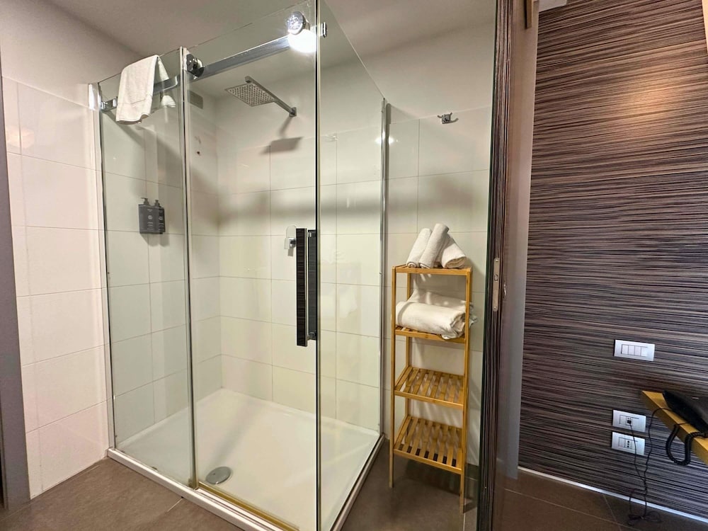 Suite Deluxe con 2 camas dobles del hotel Ibis Styles Catania Acireale. Foto 7