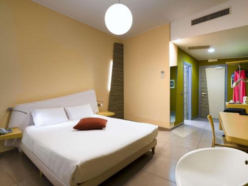 Superior King Room - Garden Side del hotel Ibis Styles Catania Acireale. Foto 2