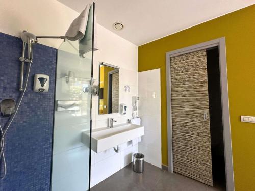Habitación Clásica con cama grande y vistas a la montaña del hotel Ibis Styles Catania Acireale. Foto 8