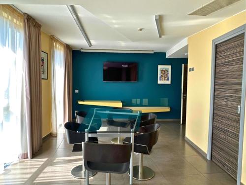Suite Deluxe con 2 camas dobles del hotel Ibis Styles Catania Acireale. Foto 4