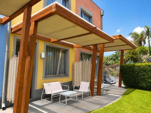 Habitación Doble Superior con patio del hotel Ibis Styles Catania Acireale