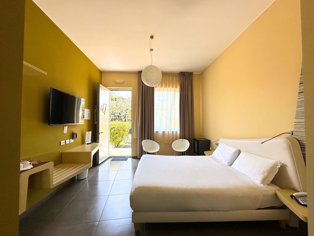 Habitación Clásica con 1 Cama Queen, Vistas a la Montaña del hotel Ibis Styles Catania Acireale. Foto 9